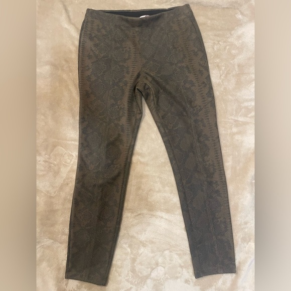 Philosophy Brown and Black Patterned Leggings
Faux leather size M - Picture 2 of 10